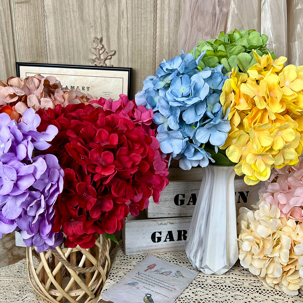 Composition florale artificielle d'hortensias à cinq têtes, idéale pour la décoration de mariage, la décoration intérieure, produit fini, accessoire de photographie.