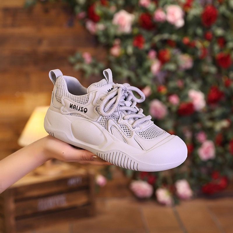 Explosión de tela coreana transpirable zapatos de suela gruesa para mujeres 2024 verano nuevo color de combinación de zapatos deportivos casuales de moda para mujeres