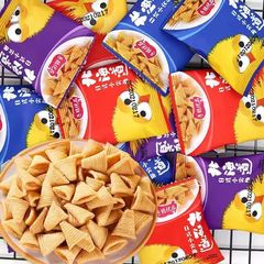 尖った角が脆くて、サクサクしています。袋に入れた鍋と鍋の店の海底で膨化したカジュアルなお菓子をすくって包装します。