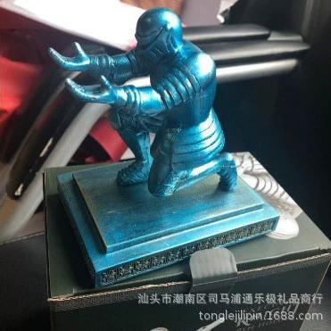 通乐极 PenHolder Knight Pen Seat Armor Hero Pen Holder Display Stand Stationery Pen Holder Metal Electroplating