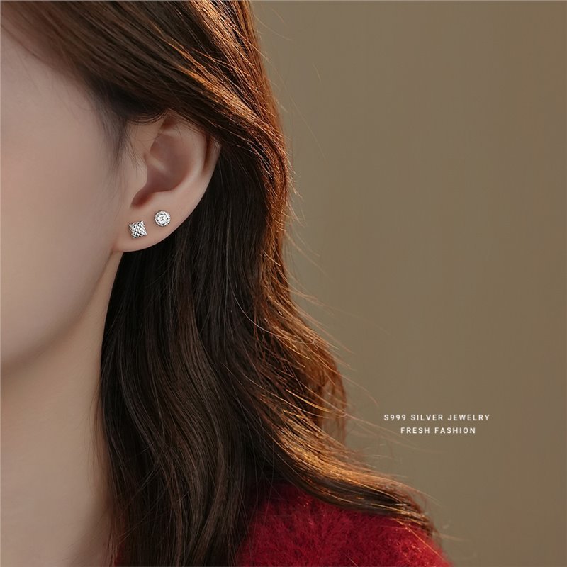 French style small fragrant button for women, 999 pure silver, fashionable and versatile, screw on foot silver earrings_voghion.com