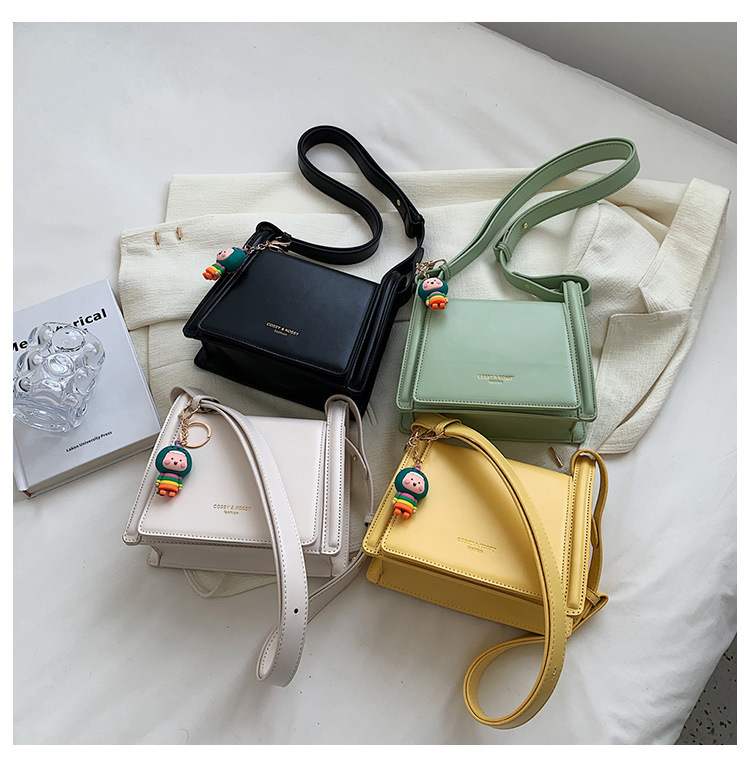 Women's Summer Cartoon Doll Pendent One-shoulder Messenger Bag 20*15*8.5cm display picture 4