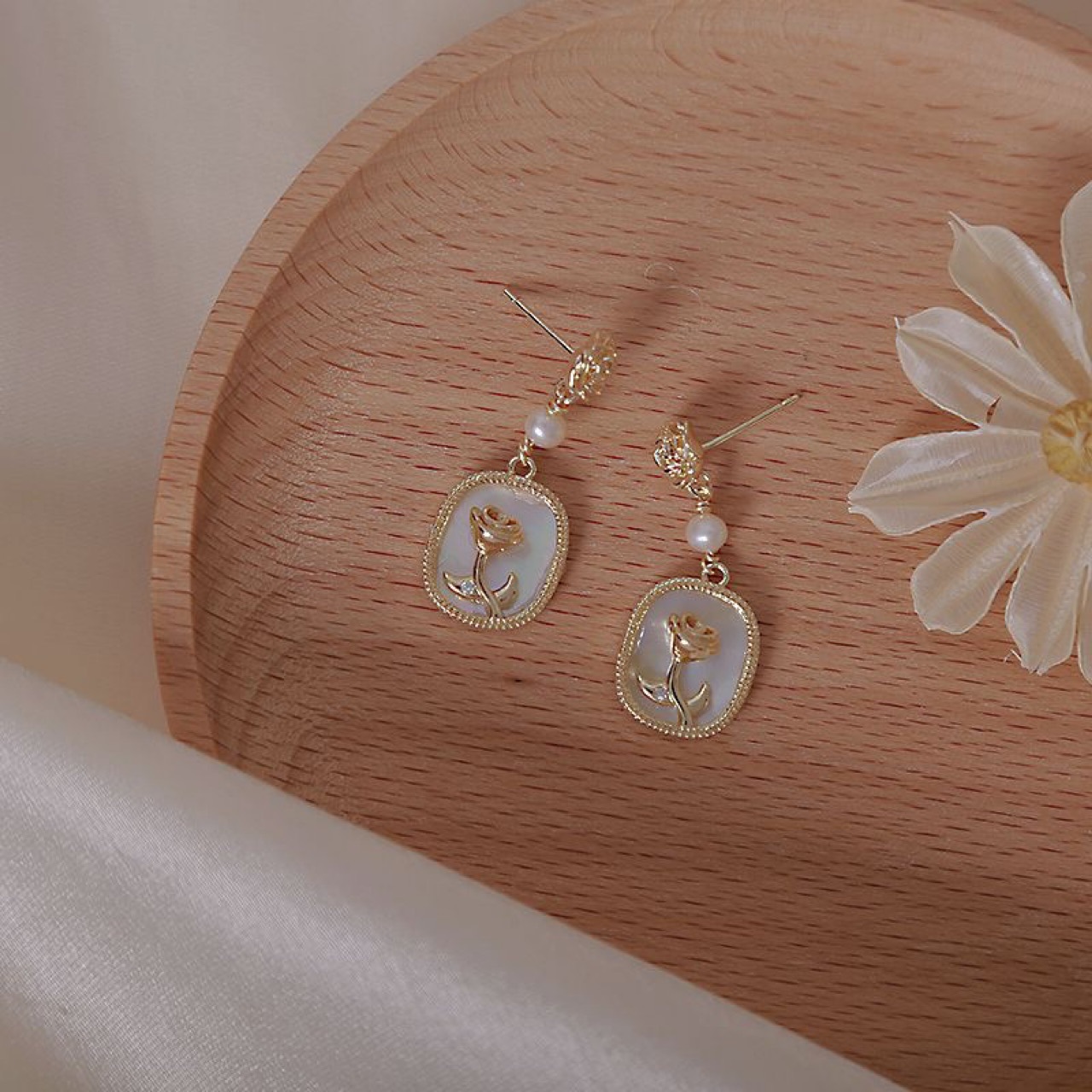 Retro organic earrings from pearl
