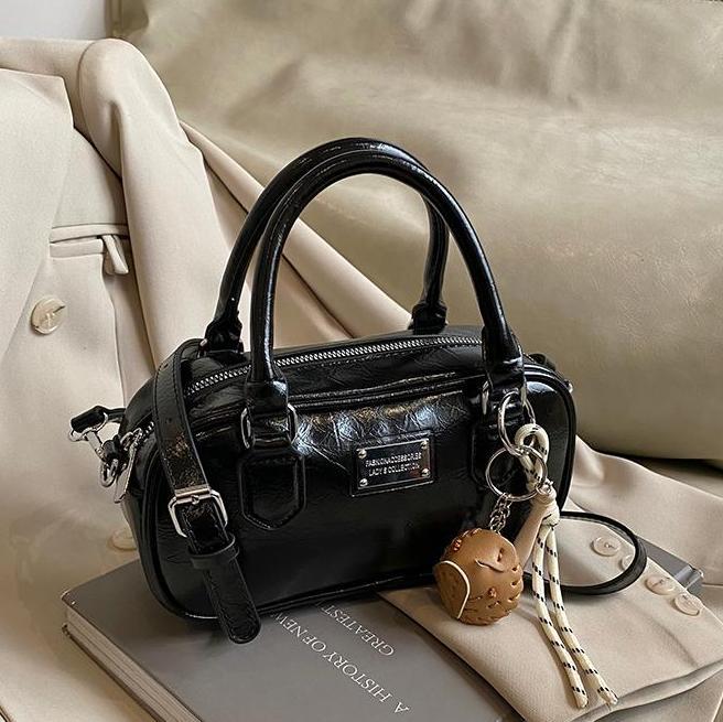 Este año, la popularidad de la bolsa de mano super caliente para mujeres 2025 nuevo estilo versátil bolsas de bolos de tendencia nicho bolsas de transporte