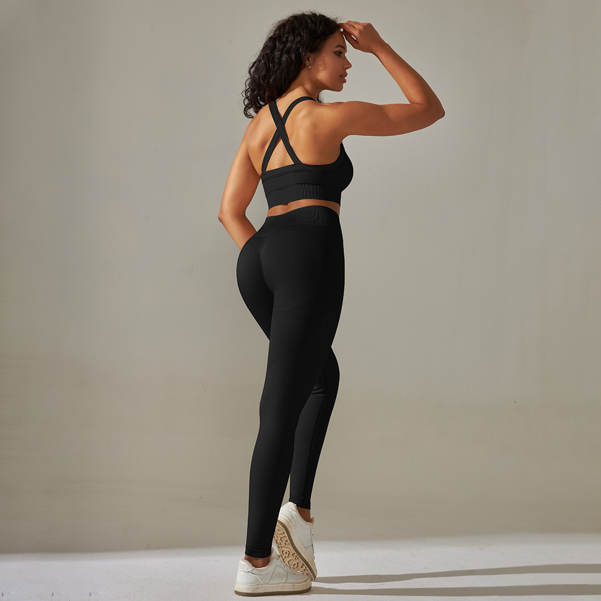 Transfronterizo europeo y americano sin costuras de punto de color sólido Cruz espalda apretada ropa de yoga traje deportes correr fitness pantalones recortados image 8
