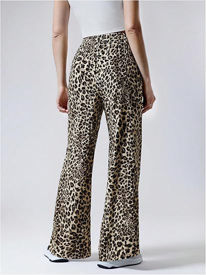 Dambyxor med vida ben och leopardmönster casual street style_voghion.com