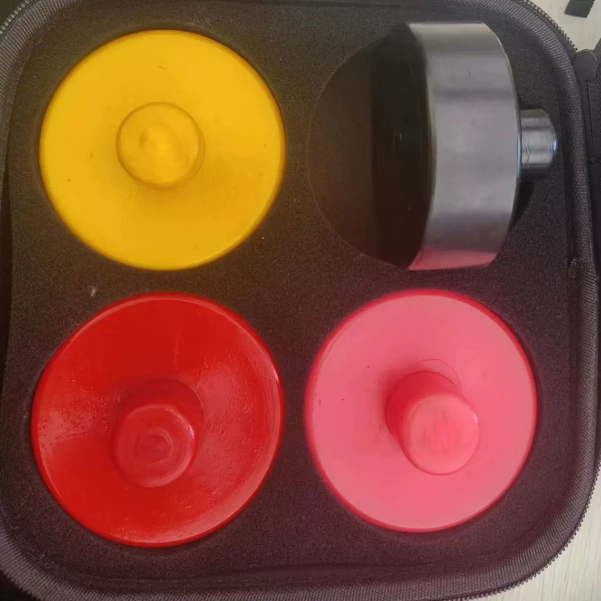 Rubber Tesla, landing gear