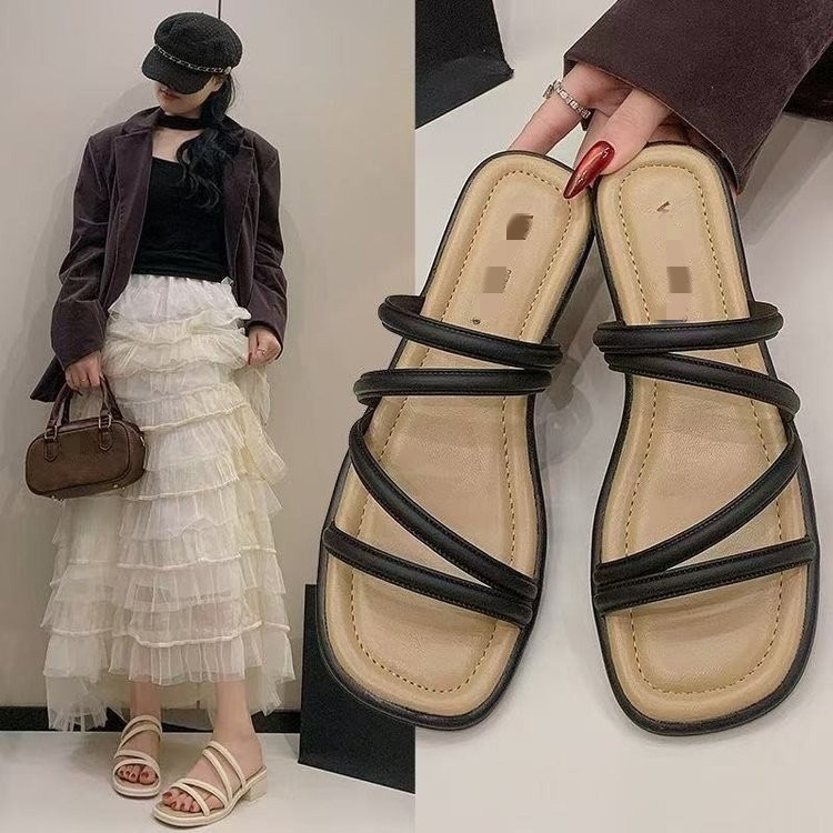 Dos sandalias francesas de noche para mujeres 2026 verano nuevo estilo coreano cinturón delgado hadas suaves zapatillas de talón grueso para usar