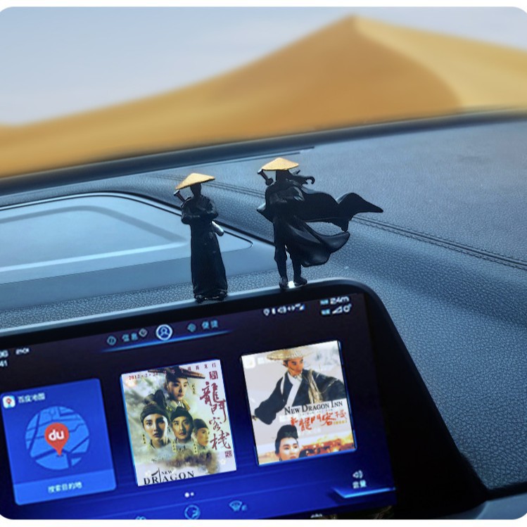 Accesorios para automóviles "Wulin Swordsman" Decoración de automóviles Hombres Red 2024 Nueva consola central