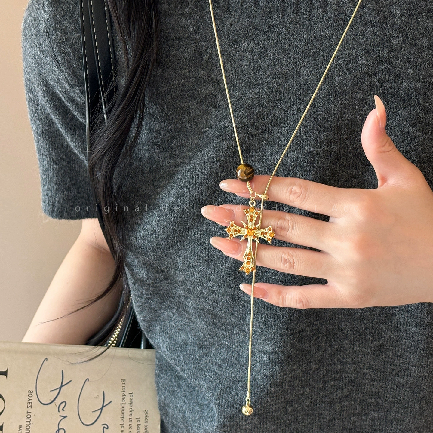 The Goddess of Beauty Has Arrived~Golden Medieval Cross Necklace Women's 2025 New Autumn and Winter Accessible Luxury High-End Sweater Chain