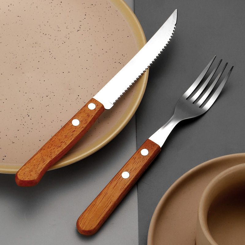 Cuchillo, tenedor y cuchara de acero inoxidable 410 con mango de madera estilo japonés, cuchillo para carne estilo occidental con mango de madera.