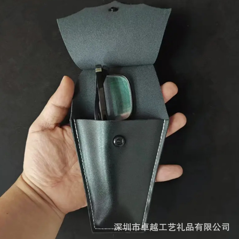 Creative European and American Medieval Gothic Style Witch Bat Leather Glasses Case Dark Style Halloween Glasses Bag Creative European and American Medieval Gothic Style Witch Bat Leather Glasses Case Dark Style Halloween Glasses Bag