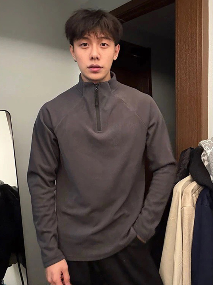 Gray oscuro medio cremallera camiseta de terciopelo para hombres otoño y invierno estilo americano cuello vertical con entrenamiento físico camiseta de manga larga