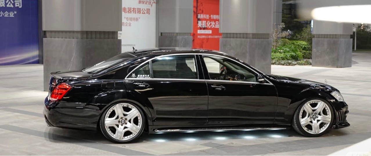 Suitable for Mercedes-Benz S-Class W221 Modification and Upgrade to New W223 Side Skirt Original Car Buckle Installation