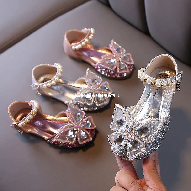 Весенняя обувь для девочек, детские туфли с цветами-бабочками и стразами, танцевальная обувь для маленьких девочек, полусандалии принцессы, корейская версия