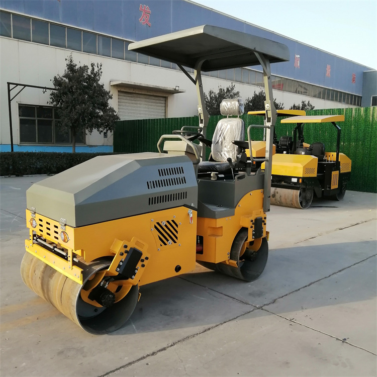 供应信德1吨座驾式压路机生产厂家 快快选购小型压路机