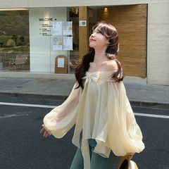 女性のためのフレンチワンショルダーパフスリーブシャツ初秋の新しいスタイルの不規則なリボンデザイン気質オフショルダートップ