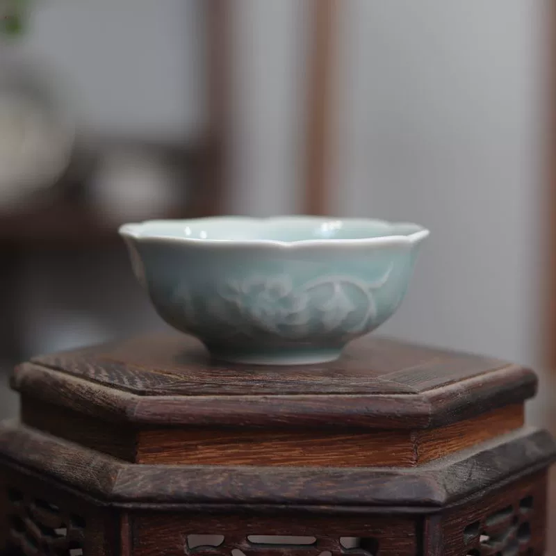 Кунг-фу чайный набор оптом Гуколоновая чаша чайная Ceramics Celadon Bean Green тиснение Пионовая чашка чая