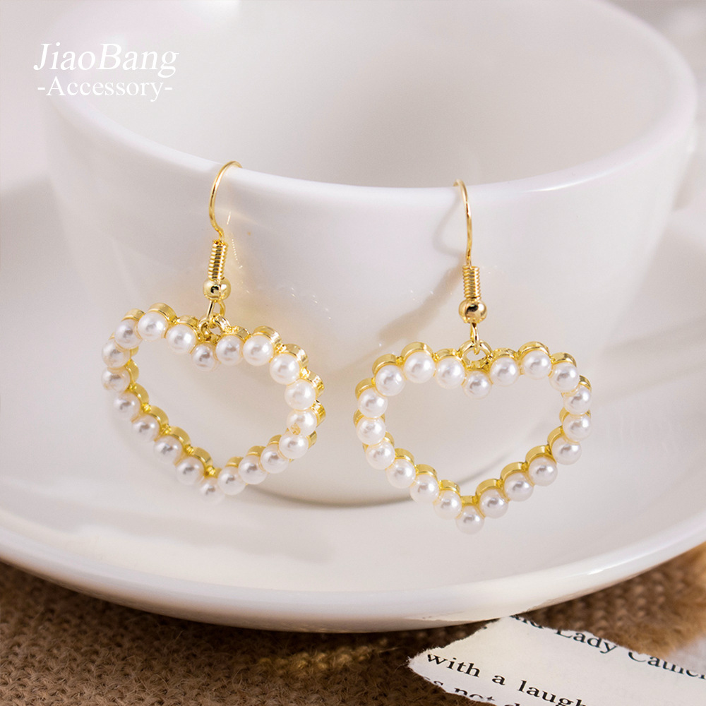 Pendientes de perla de amor hueco de temperamento coreano, pendientes de fragancia pequeña de moda elegante, diseño de nicho, pendientes de sentido avanzado