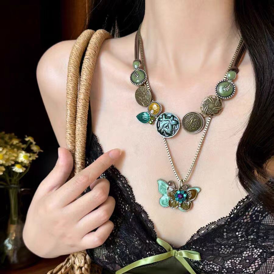 Vintage-Style Twin Green Butterfly Necklace for Women, Bohemian Vintage Collarbone Chain, New Chinese-Style Accessory