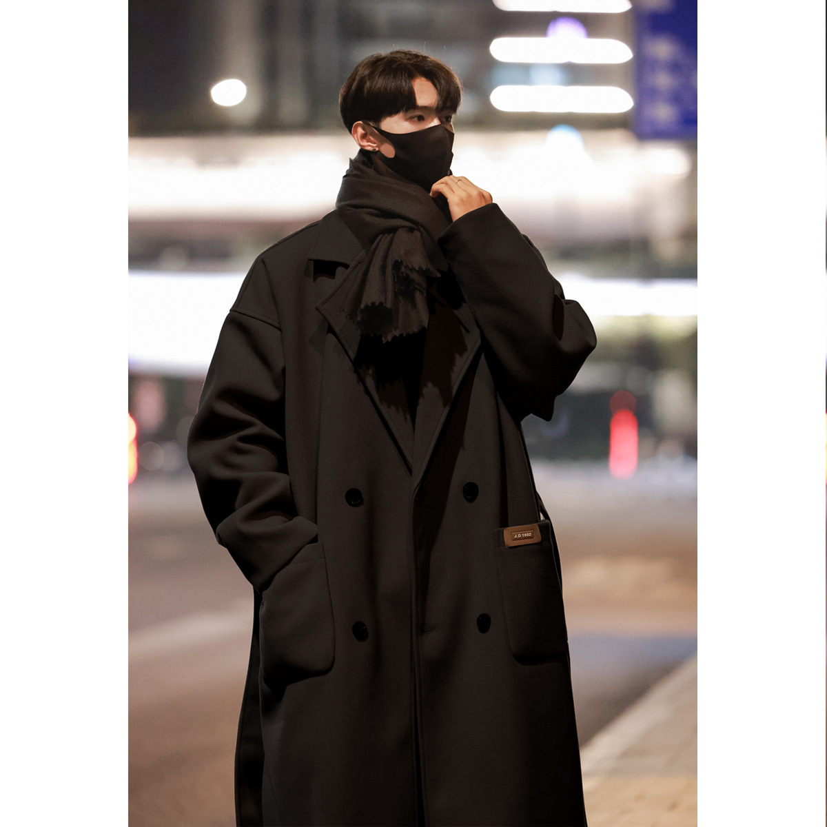 秋冬服のコートは男女が膝を過ぎます。コートの中の長さは冬の高級感があります。