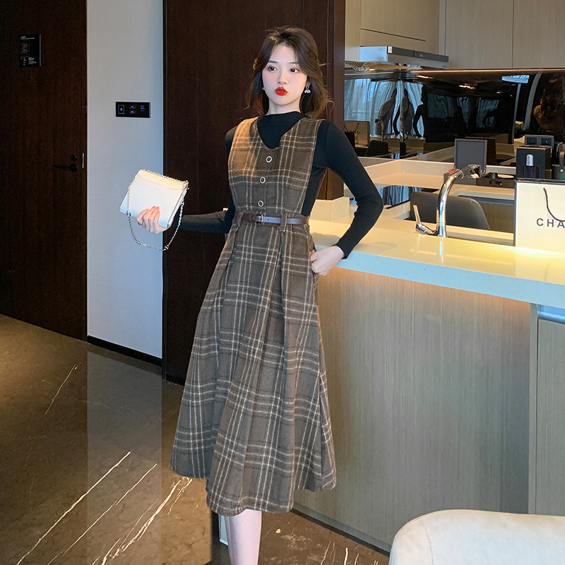 9353复古格子女秋冬新款宽松显瘦中长款毛呢背带裙+毛衣套装