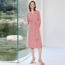 艾尚臣【樱粉织梦】V领收腰连衣裙女秋季新款轻奢女神范通勤长裙