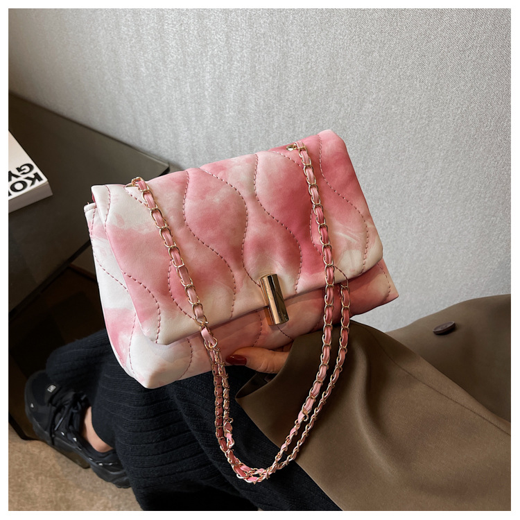 Women's Small Pu Leather Lingge Fashion Chain Square Lock Clasp Crossbody Bag display picture 14