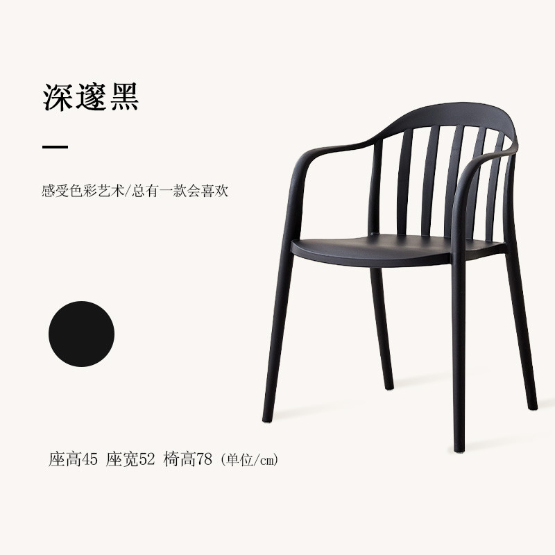 깊은 검정색