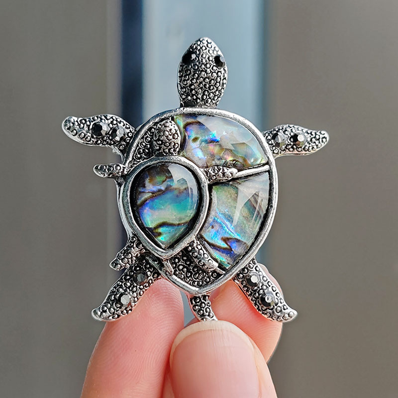 Simple Style Classic Style Tortoise Alloy Inlay Rhinestones Unisex Brooches display picture 11