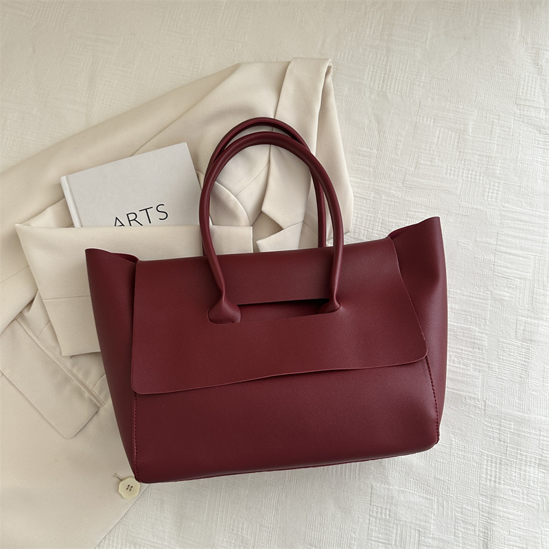 Nuevo diseño de color sólido portátil de un solo hombro fresco 2024 temperamento de otoño e invierno axilas retro de gran capacidad bolso Tott