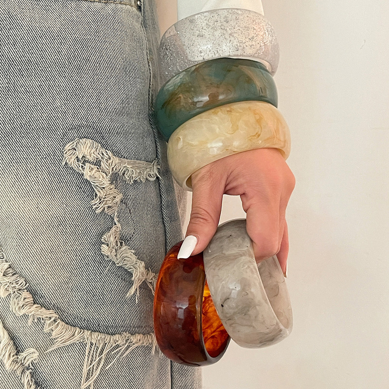 European and American Cross-Border Fashion Translucent Smudged Acrylic Bracelet for Women, Exaggerated Ins Style Round Wide Resin Bracelet