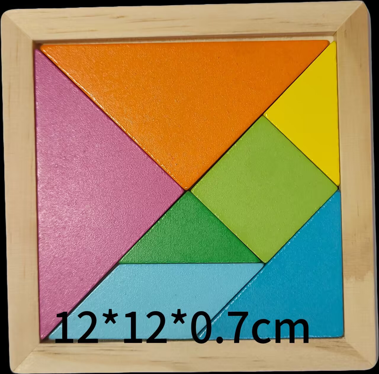 ジグソーパズルの子供の知育玩具の木の頭を痛めて木を積み上げます。