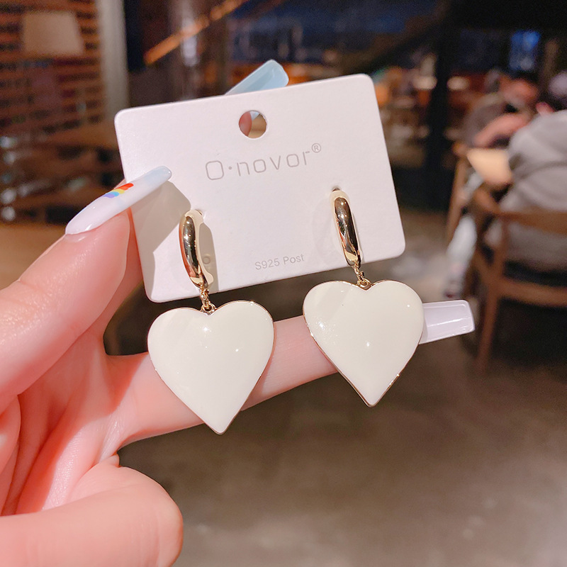 White Heart Earrings Temperament Exaggerated Atmosphere High-end Ear Jewelry display picture 1