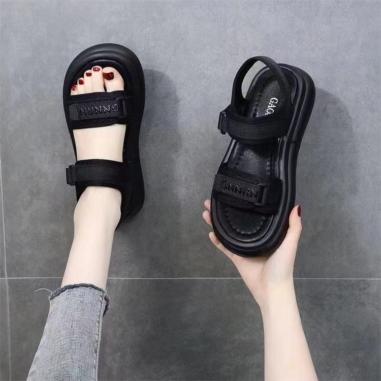Sandalias de pan casuales de moda de alta gama para mujer 2025 verano nuevo estilo zapatos de playa con velcro de plataforma zapatos romanos