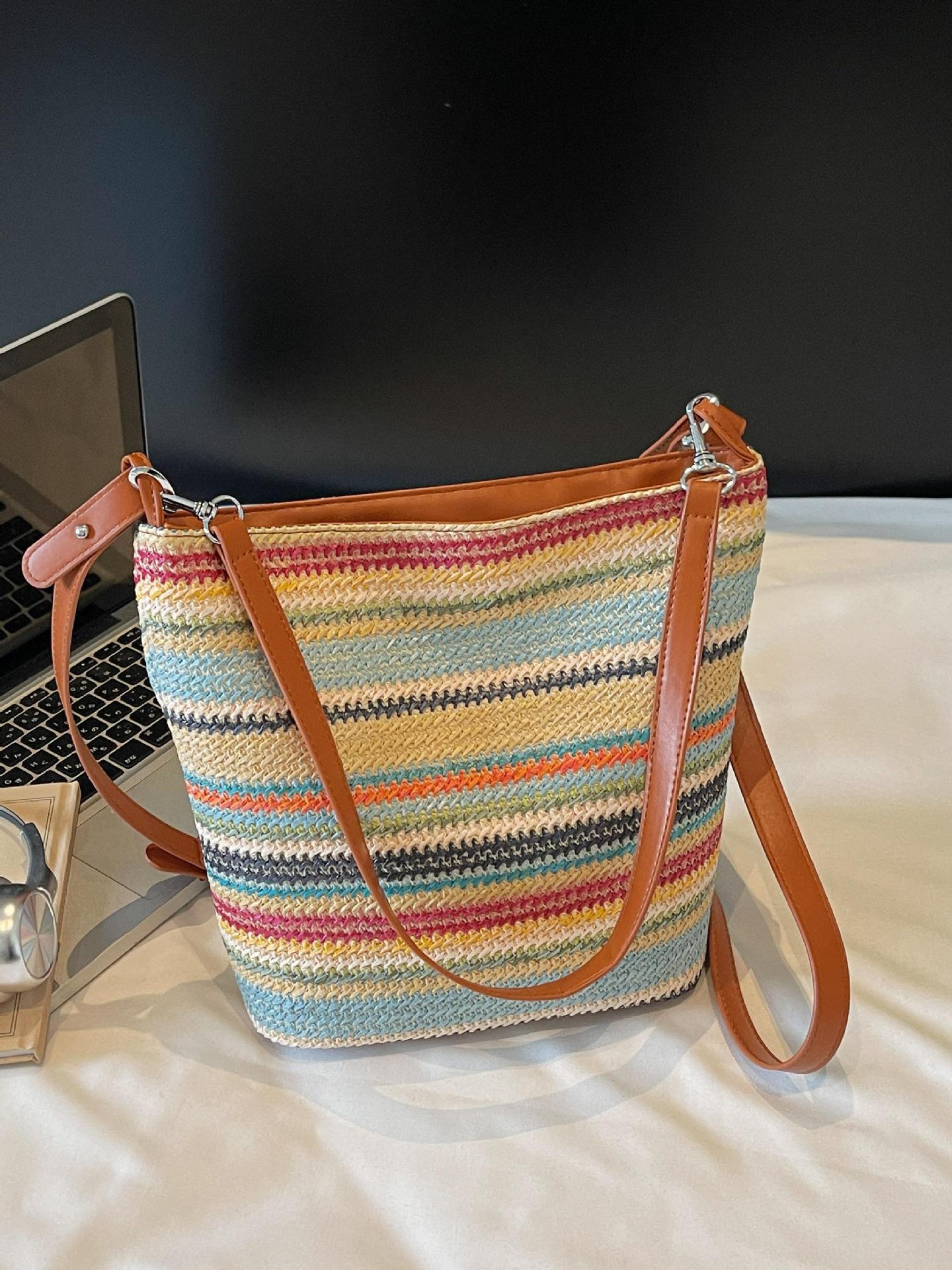 Bolso de axila de arcoíris tejido de moda de verano para mujer 2025 nuevo bolso de hombro de moda de estilo occidental bolso de cubo de mensajero de todo fósforo