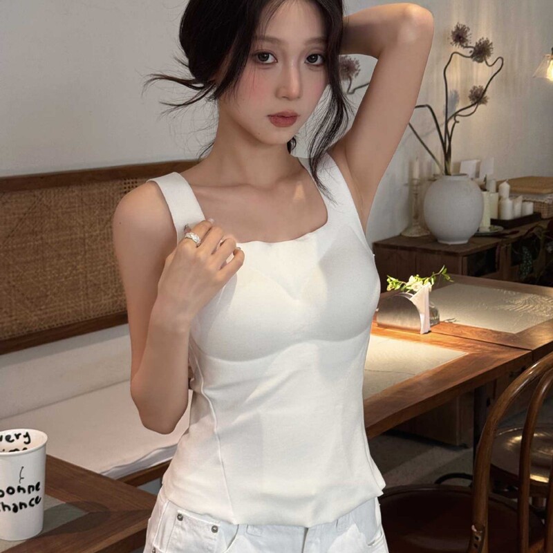 Autumn and Winter Thermal Vest for Women, Cashmere Base Layer with Square Neck and Pockets, Suitable for Menstrual Period, Keeps Baby Warm, Protects Belly, and Prevents Cold