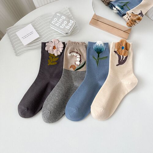 Women's socks pure cotton spring and summer mid-tube three-dimensional flower cotton socks small flower Japanese fashion Internet celebrity casual women's socks wholesale
