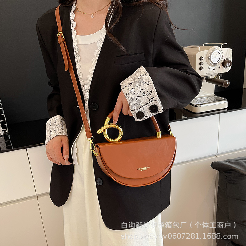 Niche Design Semi-Circular Saddle Bag, High-End Texture Women's Handheld Small Square Bag, Fashionable and Versatile Shoulder Crossbody Bag