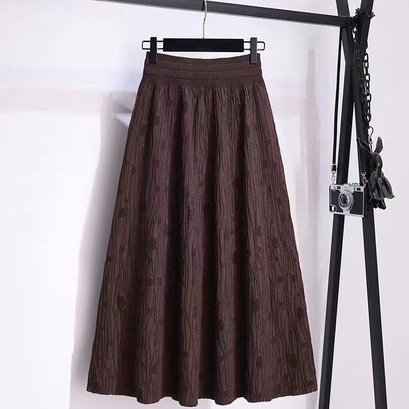 Capacious knitted colored winter pleated skirt