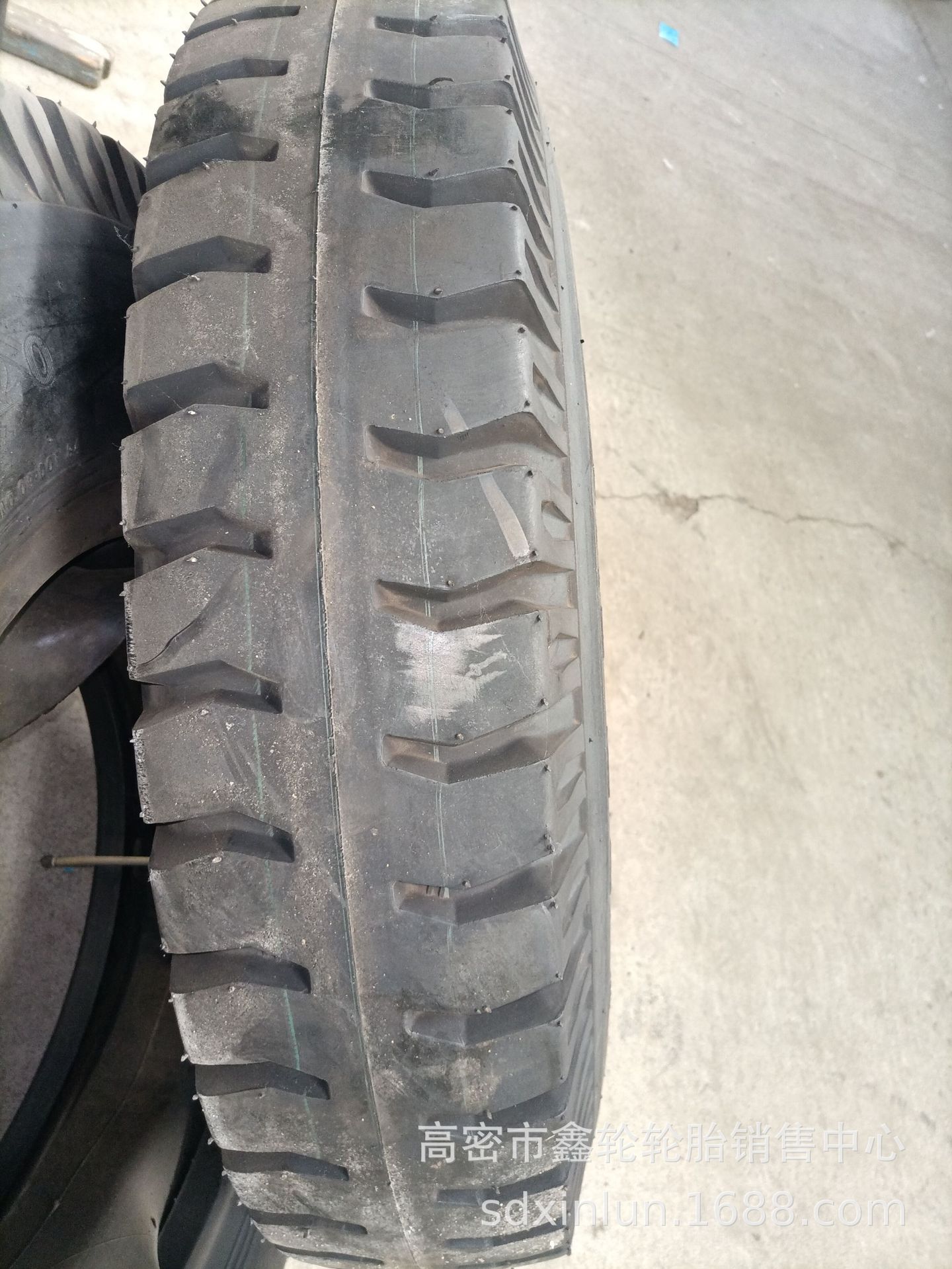 供应8.25-20 9.00-20 SF166轻卡车 农用轮胎 羊角花纹