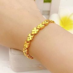 新しいゴールデン四つ葉の花のブレスレット、ハートトゥハートのブレスレット、Douyinインターネットセレブのホットモデル、ライブブロードキャスター向けのブレスレット卸売