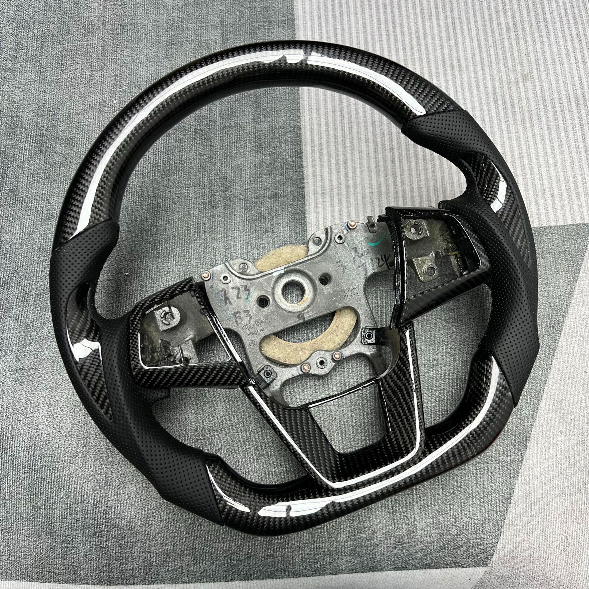 Suitable for Geely Xingrui, Xingyuan, Emgrand, Xingyue L, Galaxy L6, Binyue Carbon Fiber Steering Wheel Modification and Customization