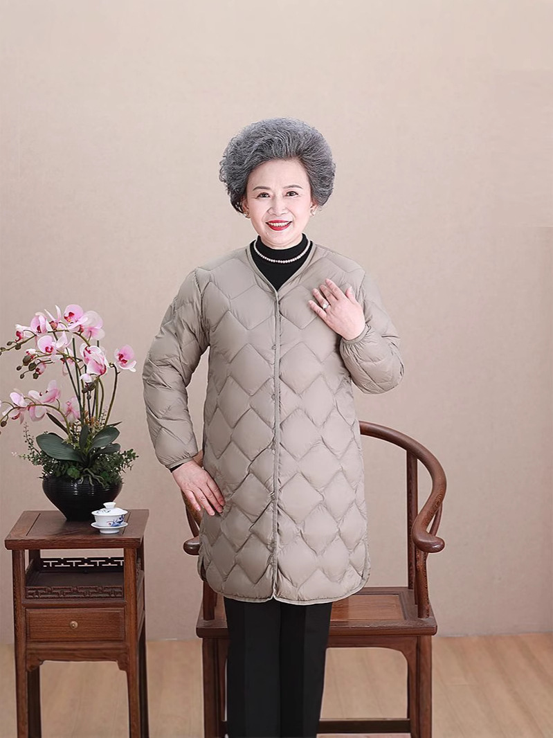 Chaqueta de plumón ligera y delgada, ropa de madres de mediana edad, otoño y invierno, nuevo estilo de cuello largo, estilo coreano sin cuello, moda interior