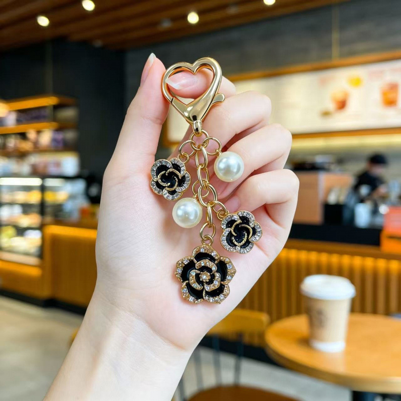 Fashionable Japanese-Style Handmade Falling Rose Keychain Bag Charm, Light Luxury Chanel-Style Fashion Pearl and Rhinestone Decoration Fashionable Japanese-Style Handmade Falling Rose Keychain Bag Charm, Light Luxury Chanel-Style Fashion Pearl and Rhinestone Decoration