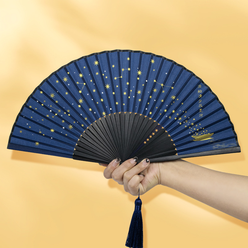 Estilo chino de las mujeres cielo estrellado ventilador plegable ventilador portátil estilo antiguo verano ventilador plegable portátil dorado antiguo hanfu ventilador de Bambú
