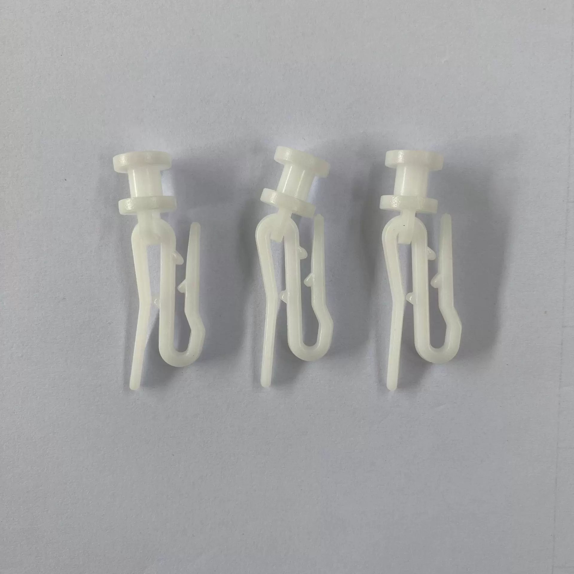 厂家生产滑道大巴窗帘滑轮卡扣挂扣塑料简约勾配件客车滑珠卡扣环