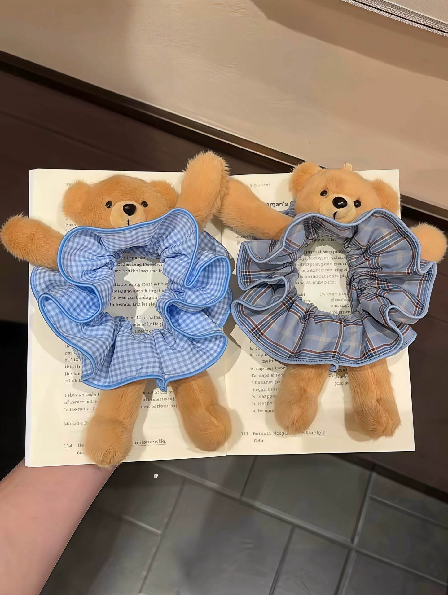 Plaid bear scrunchie, cute plush hair tie for girls, suitable for bun hairstyles, commuting high ponytail scrunchie, versatile hair accessory