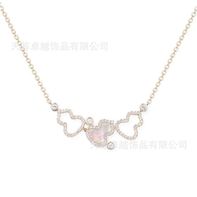 Three gourd necklace white (shell)