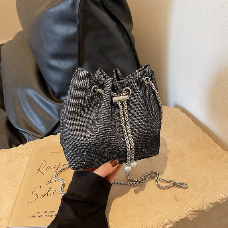 2024 Borsa a tracolla piccola con catena a secchiello versatile e alla moda con alta qualità e nuova borsa a tracolla unica e popolare_voghion.com